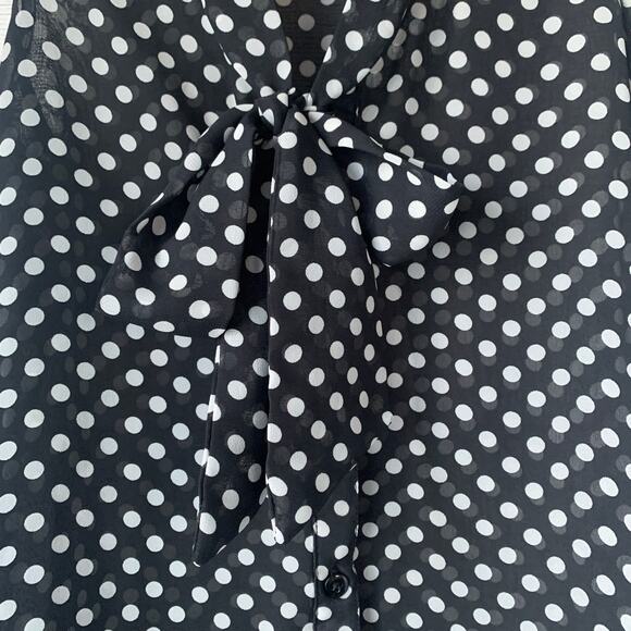 Almost Famous Black with White Polka Dot Sheer Sleeveless Blouse Tie Neck Size S - Picture 3 of 11
